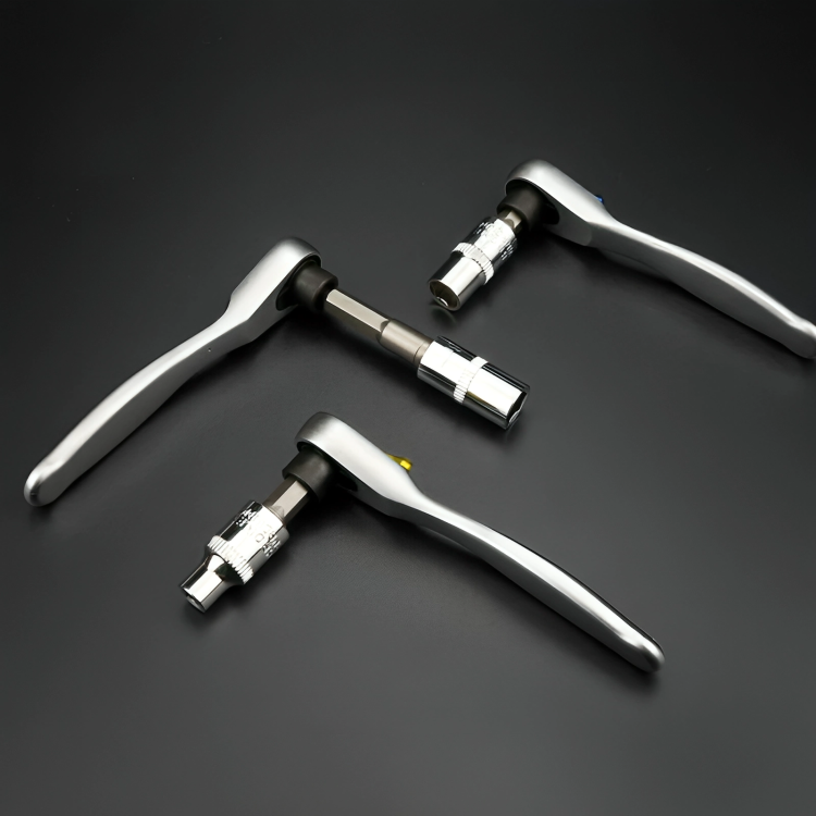 Mini multiværktøjsskrue - Kompakt, præcis og altid lige ved hånden