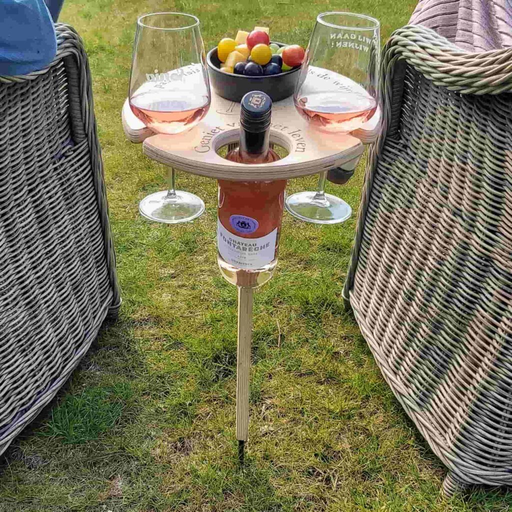 Portable table for perfect wine and aperitif
