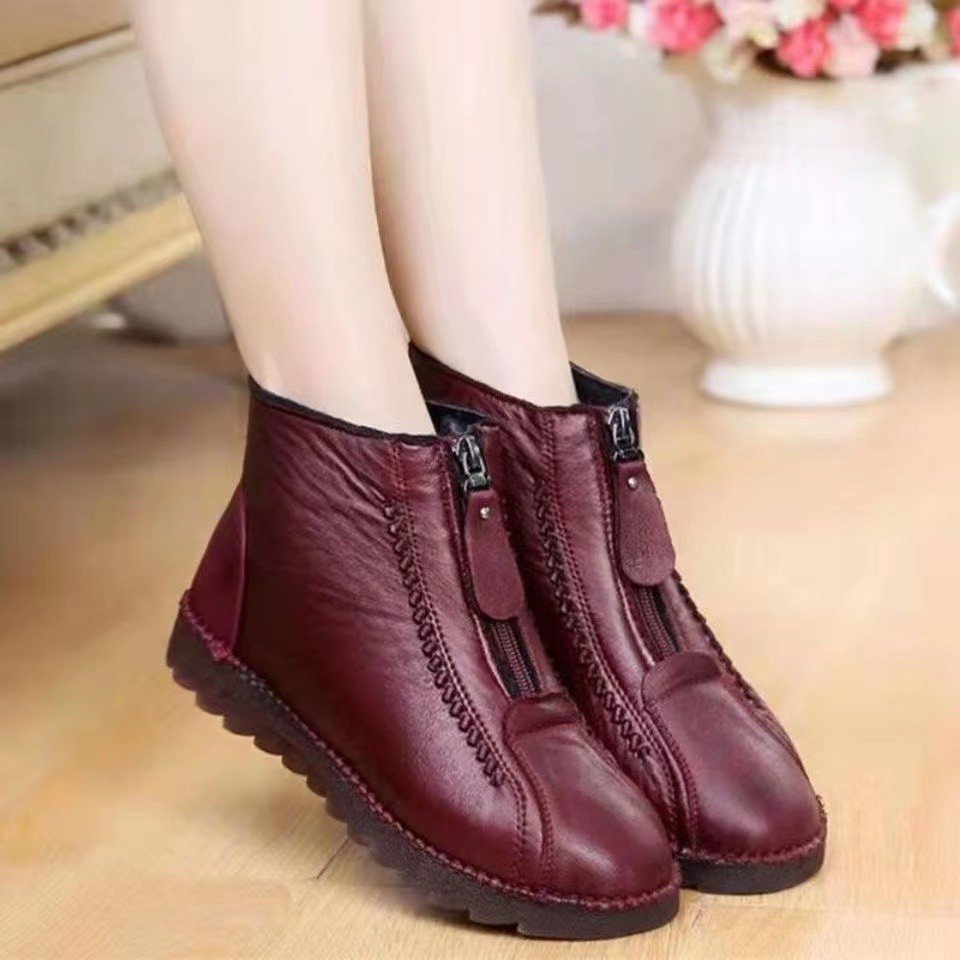Botine antiderapante din piele ecologică: eleganță și siguranță în fiecare zi