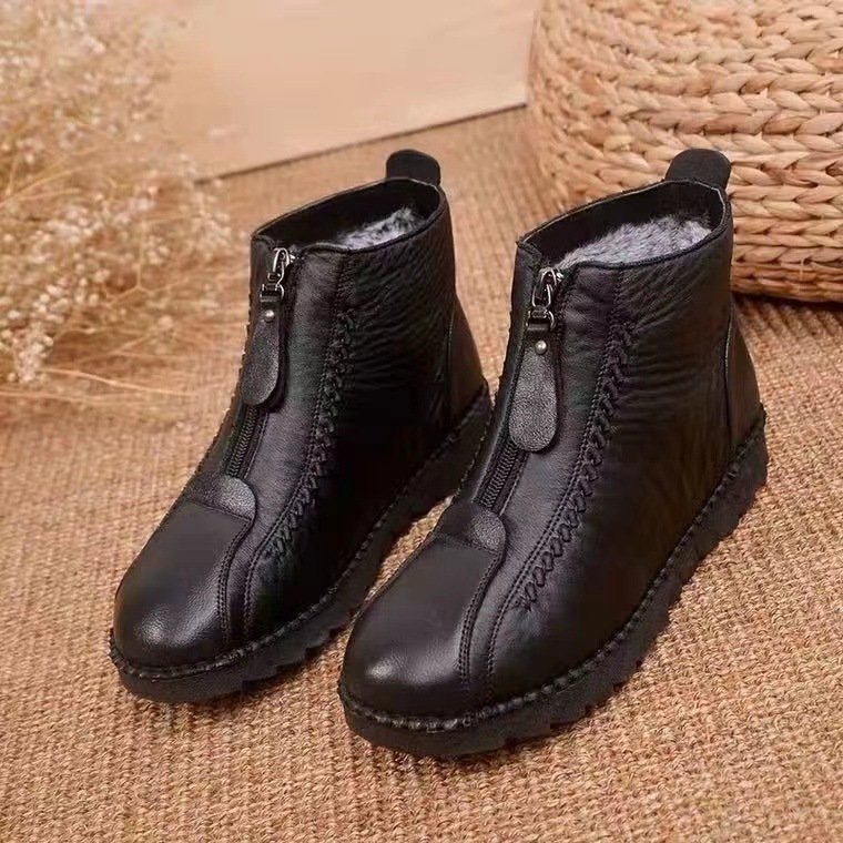 Botine antiderapante din piele ecologică: eleganță și siguranță în fiecare zi