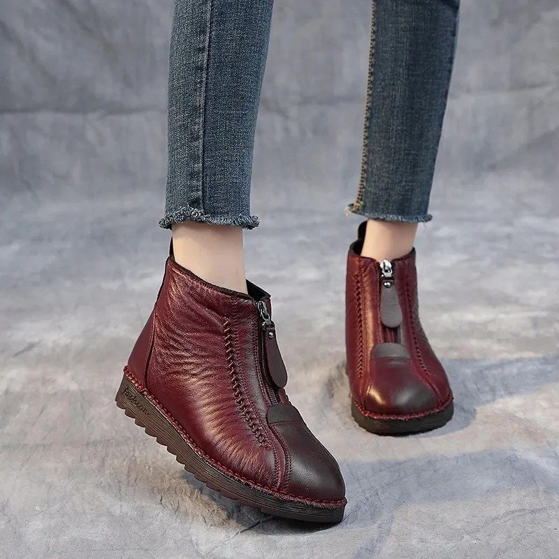 Botine antiderapante din piele ecologică: eleganță și siguranță în fiecare zi