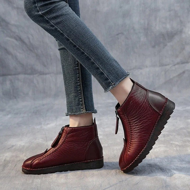 Botine antiderapante din piele ecologică: eleganță și siguranță în fiecare zi