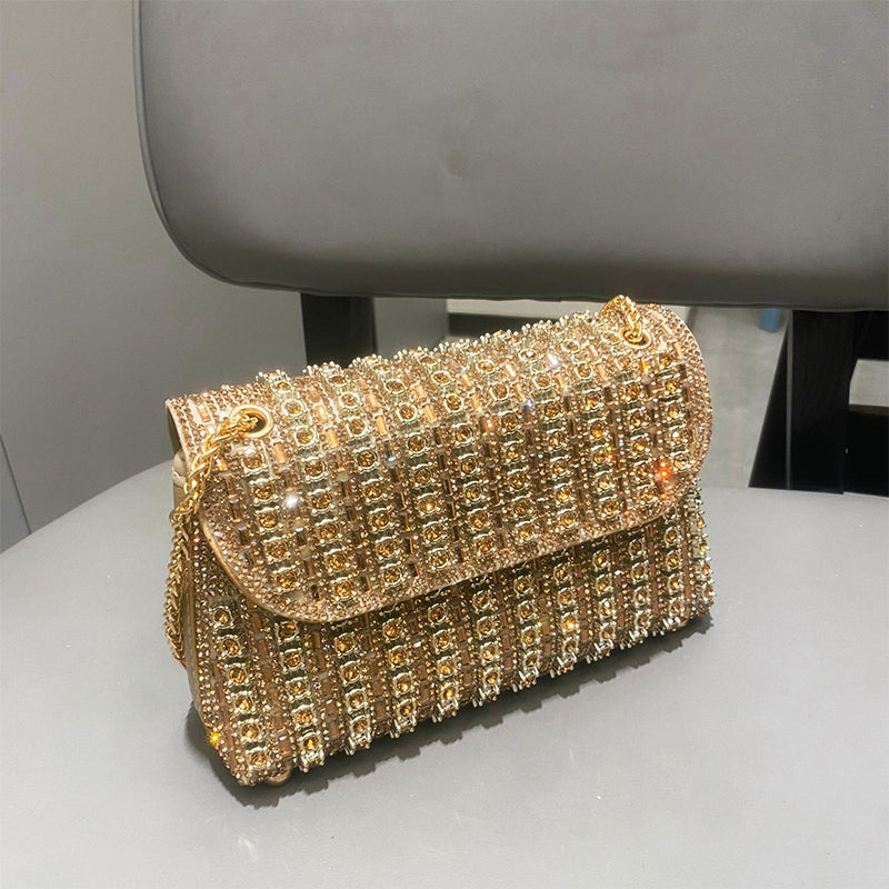 Strahlen Sie am Abend mit dieser glamourösen Strass-Clutch