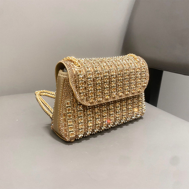Strahlen Sie am Abend mit dieser glamourösen Strass-Clutch