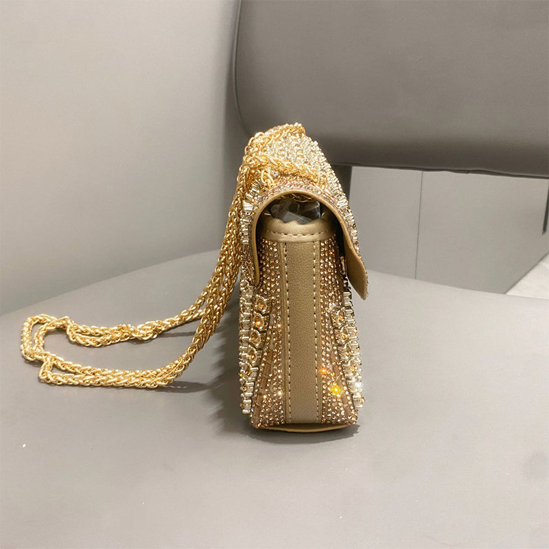 Strahlen Sie am Abend mit dieser glamourösen Strass-Clutch