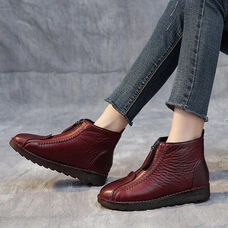Botine antiderapante din piele ecologică: eleganță și siguranță în fiecare zi