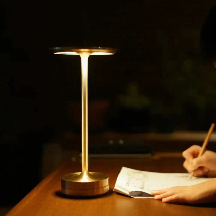 Trådløs LED-lampe med elegant og berøringsfølsomt design 